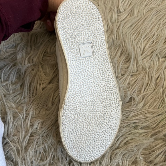 Woman’s Veja Esplar Sneakers Size 5. Worn twice - Picture 3 of 4